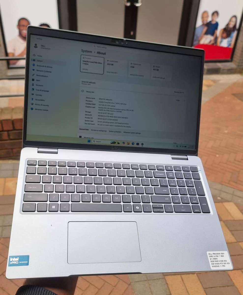 DELL PRECISION 3591 CORE ULTRA 7 165H , 32GB RAM,512GB SSD   4GB NVIDIA RTX 500 ADA WINDOWS 11 PRO
