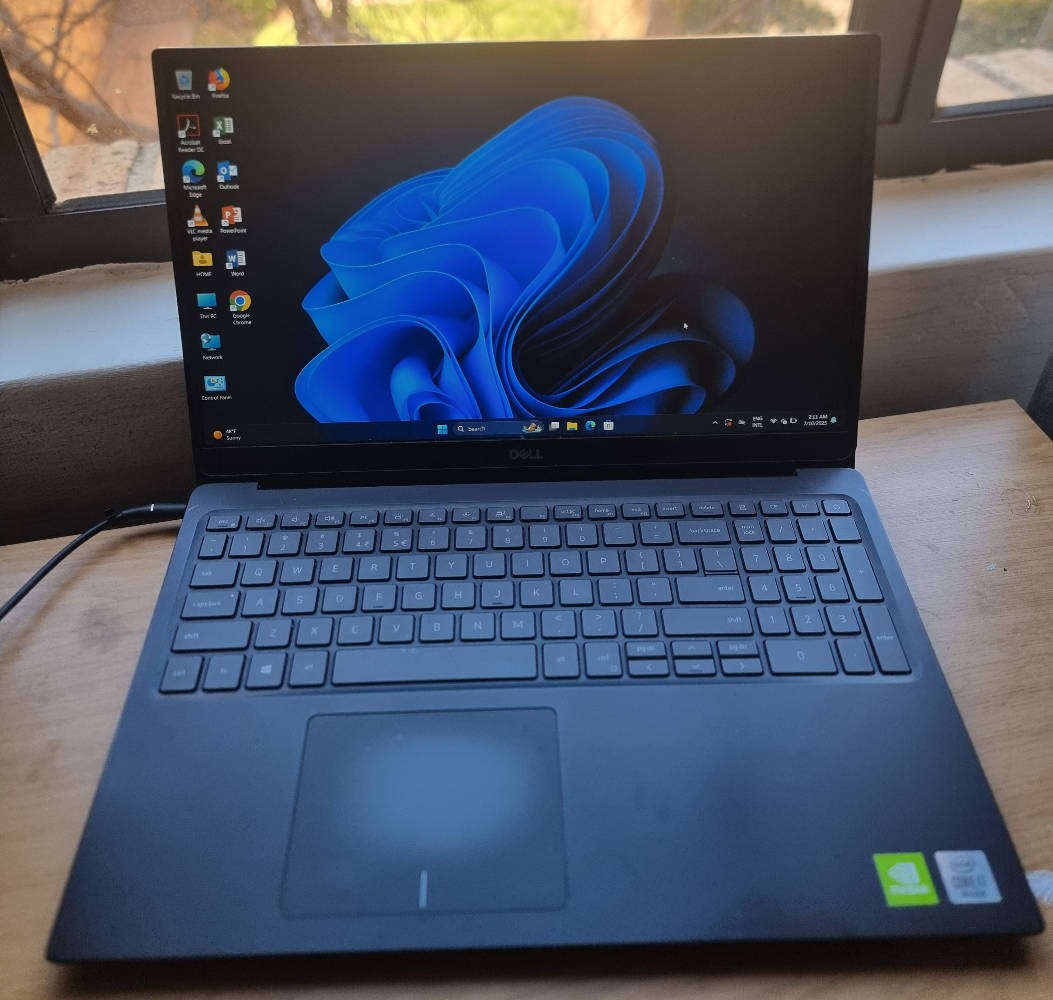 10th gen gaming core i7 dell vostro 5590 24gb ram256NVME