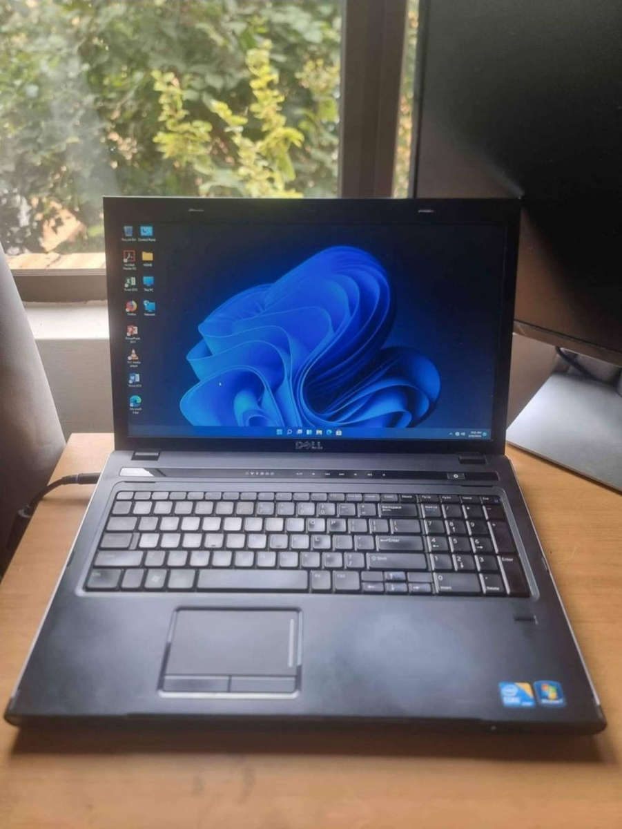 17 3inch screen core i7 dell vostro 3700 laptop 8gb ram500gb