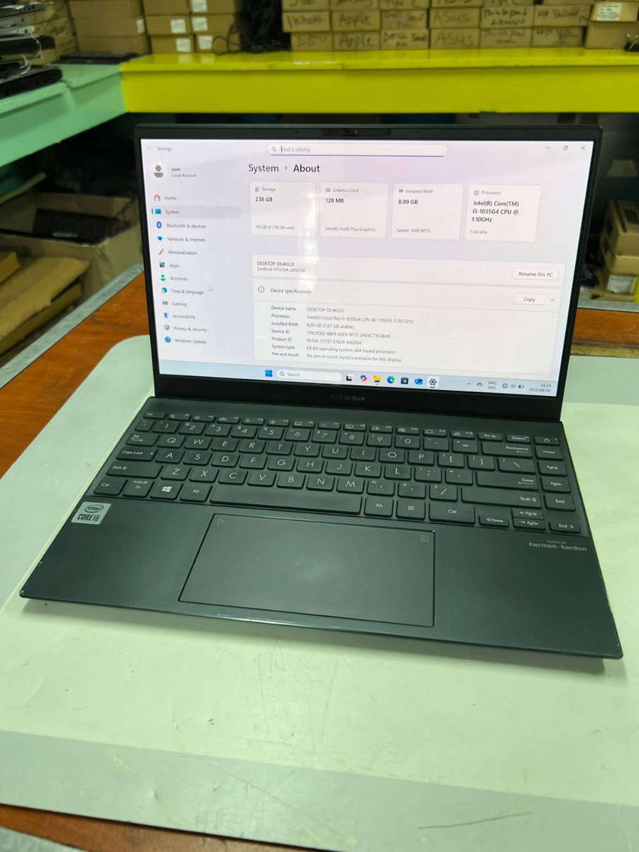 10th gen core i5 Asus zenbook laptop 8gb ram256nvme
