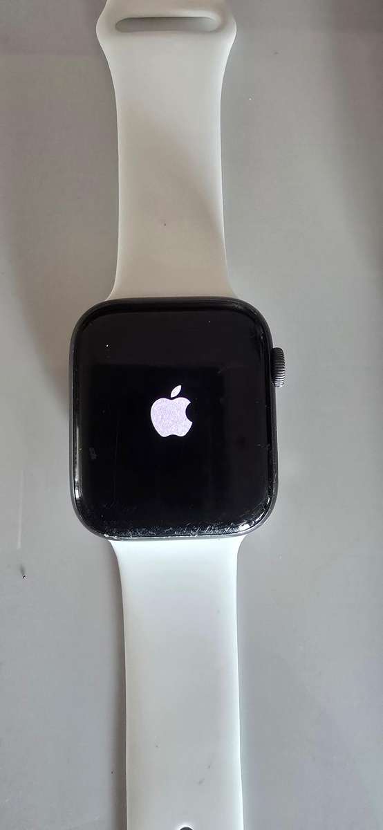 Apple Watch Series 6 44mm, GPS and Cellular, 32GB.