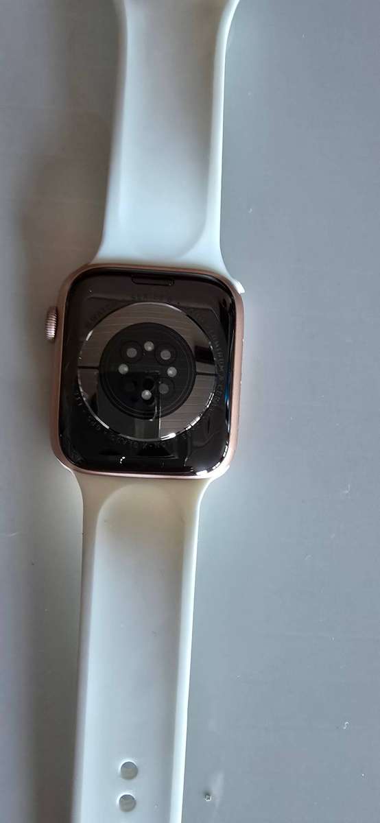 Apple Watch Series 6 44mm, GPS and Cellular, 32GB.