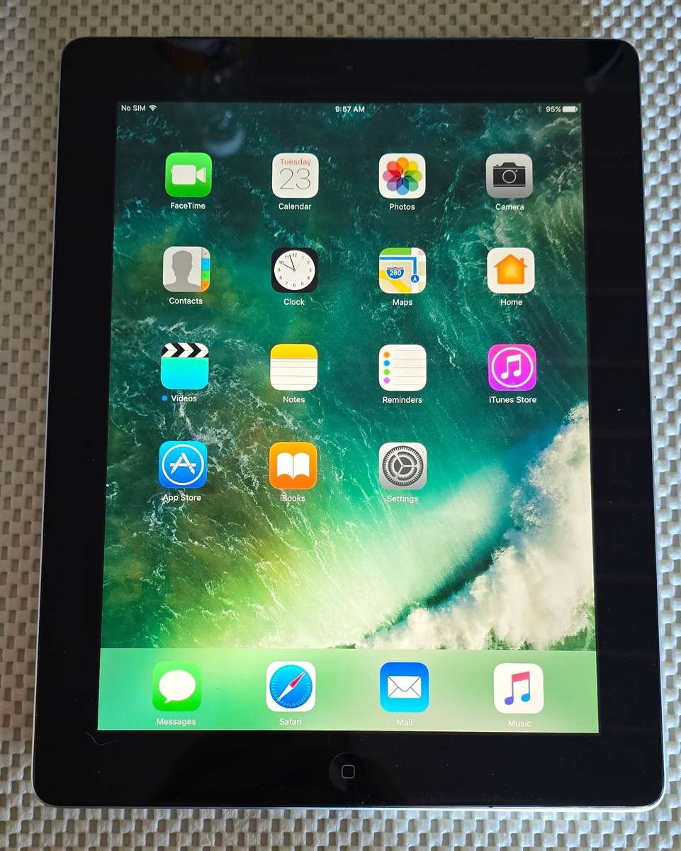 Apple Ipad 4th Generation, 32GB, Wi-Fi and Cellular.