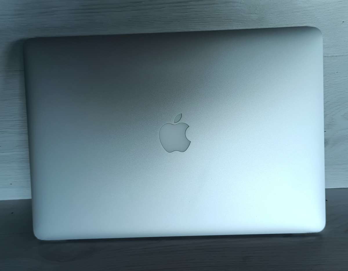 Apple Macbook Pro 15 inch Retina, Quad Core i7, 16GB RAM, 256GB SSD, A1398, in excellent condition.