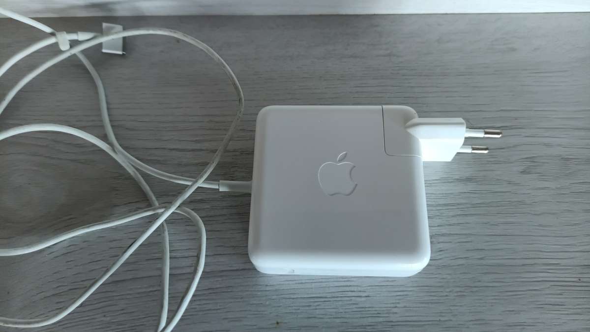 Apple Macbook Pro 15 inch Retina, Quad Core i7, 16GB RAM, 256GB SSD, A1398, in excellent condition.