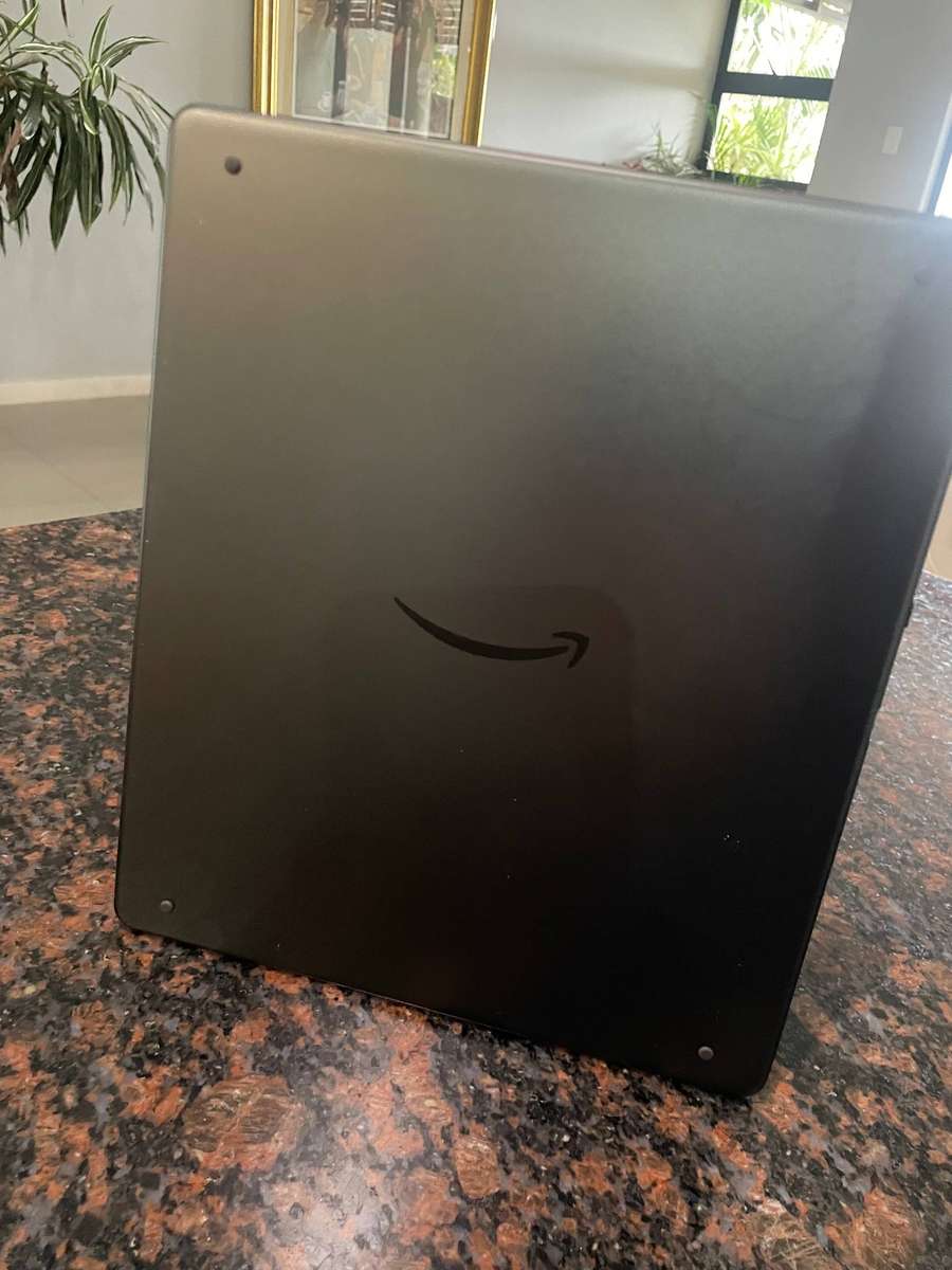 Kindle Scribe with Premium Pen (notebook & ereader)