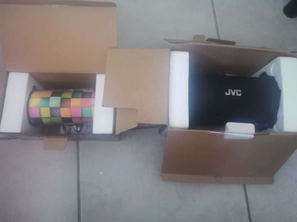 JVC speaker plus amplify speaker please *read decription*