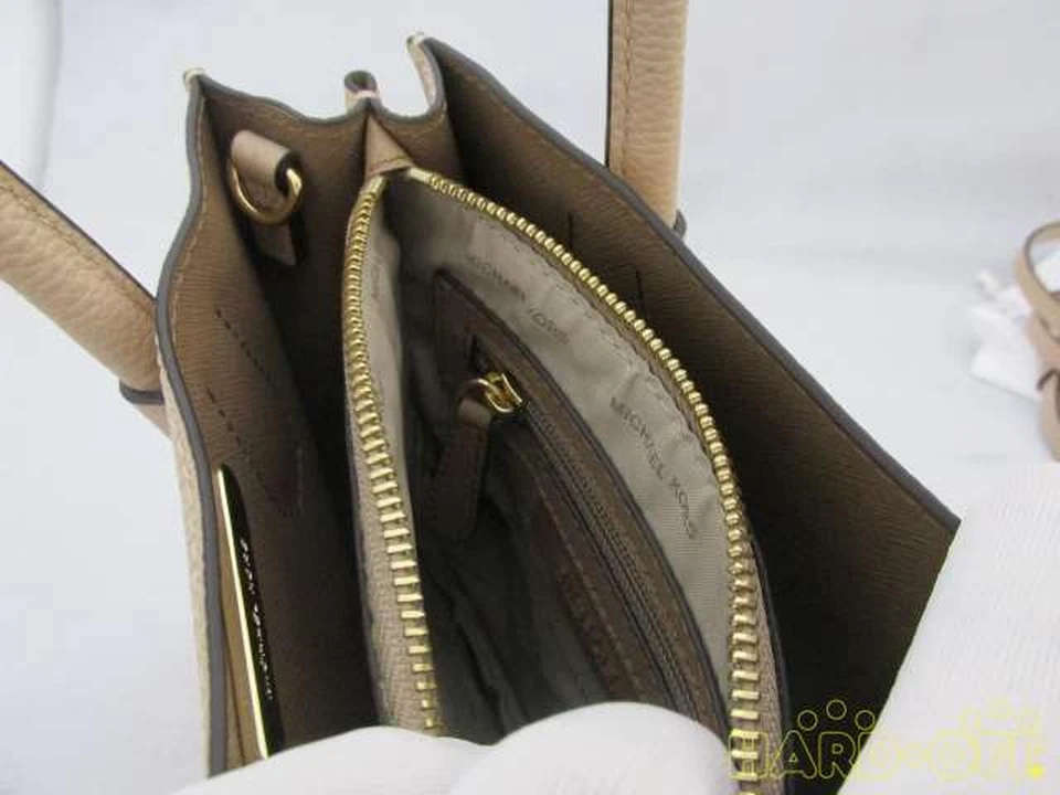 MICHAEL KHORS MEDIUM MERILYN SAFFIANO TOTE BAGS