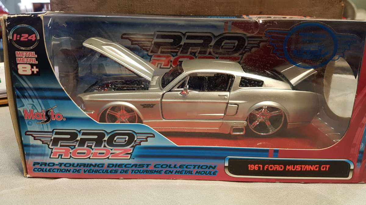 Maisto 1:24 PRO - TOURING DIECAST COLLECTION 1967 FORD MUSTANG GT