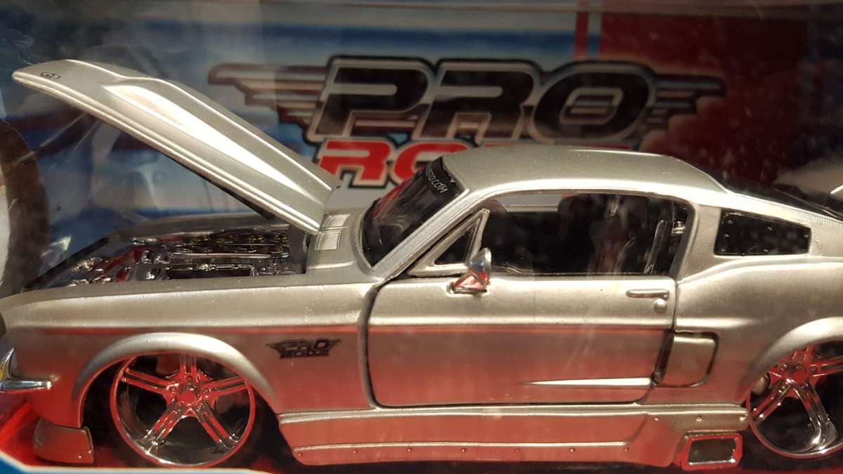 Maisto 1:24 PRO - TOURING DIECAST COLLECTION 1967 FORD MUSTANG GT