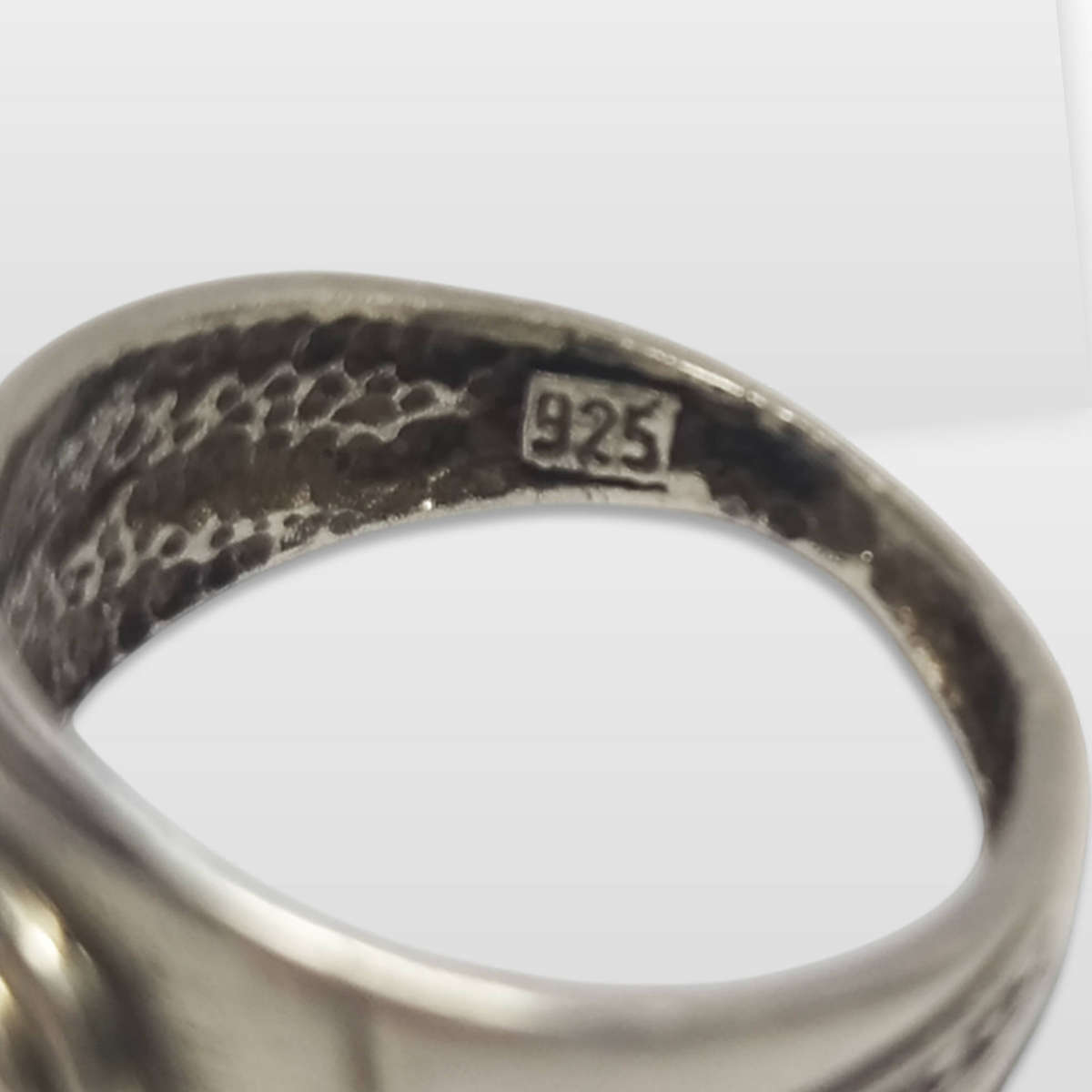 925 Silver Ring With Miniature Diamond