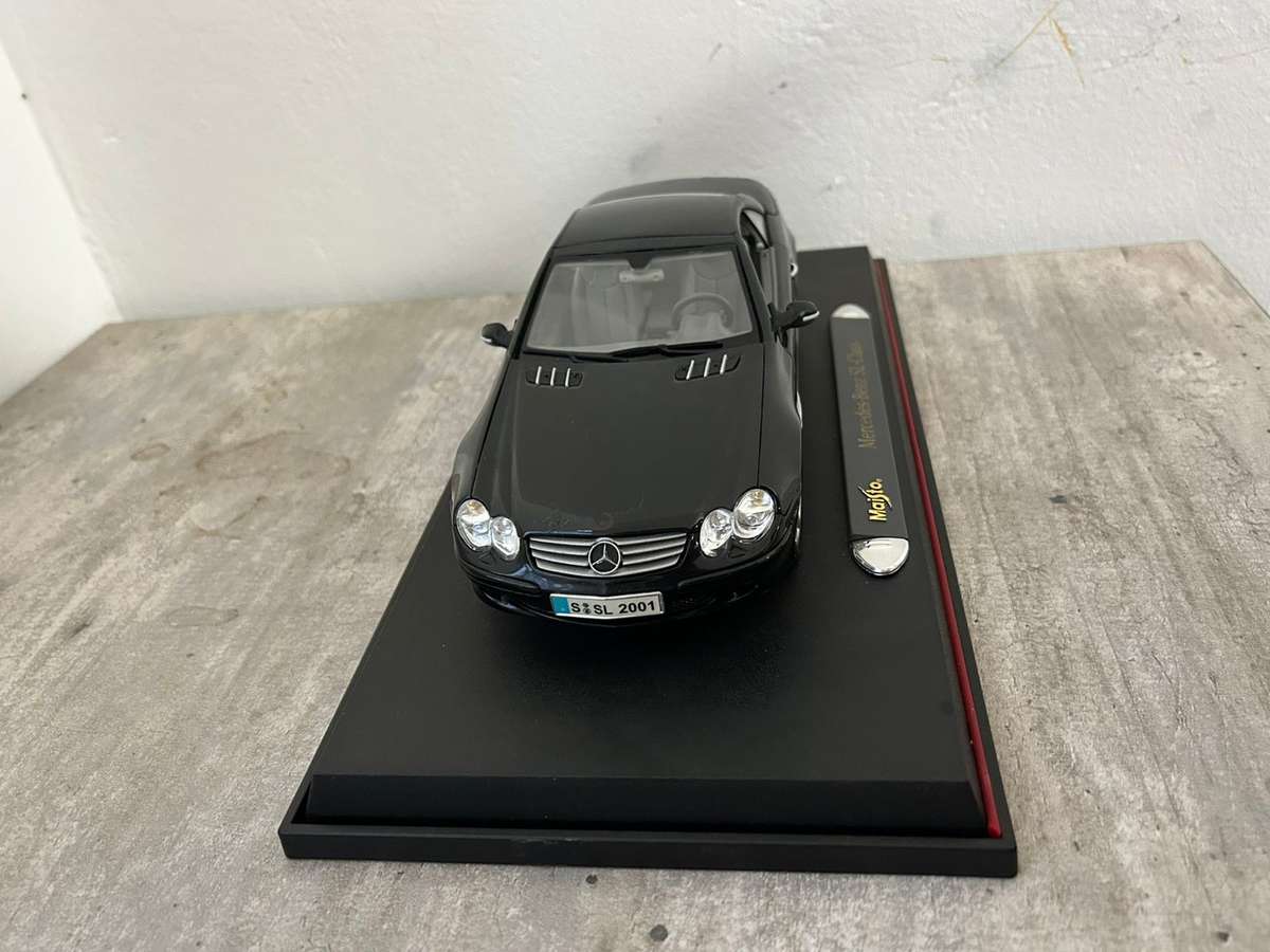 Miasto Mercedes-Benz SL-Class 2001 (1:18) Premiere Edition (Hard Top)