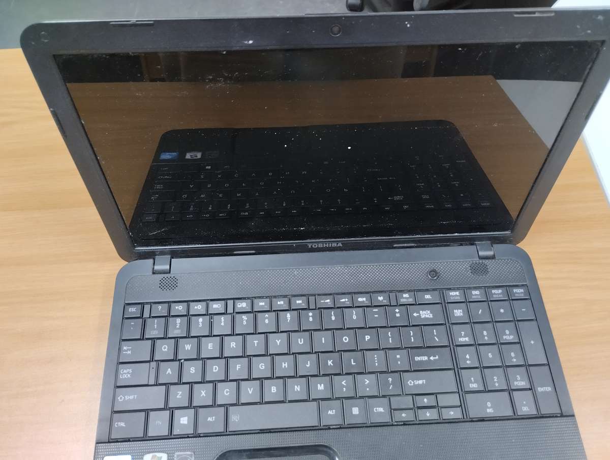 Toshiba C850 Laptop