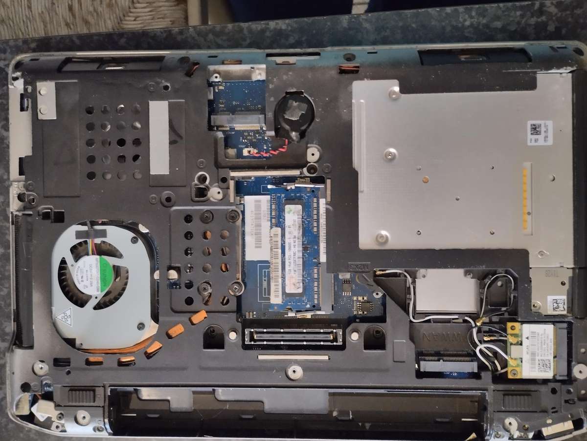 Dell Latitude E6330 for spares or repairs