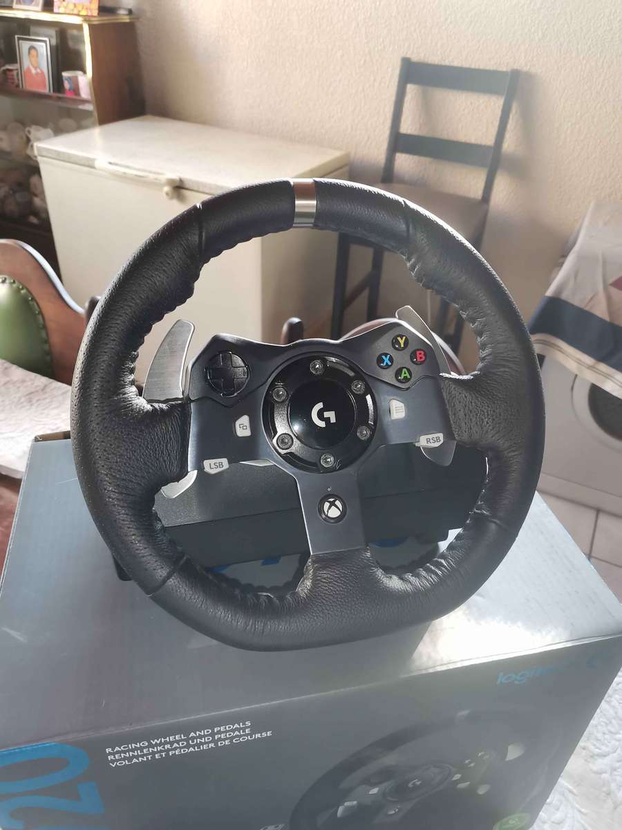 Logitech G920 Driving Force Racing Wheel