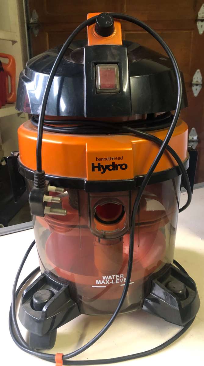 Vacuum cleaner - Benett & Read