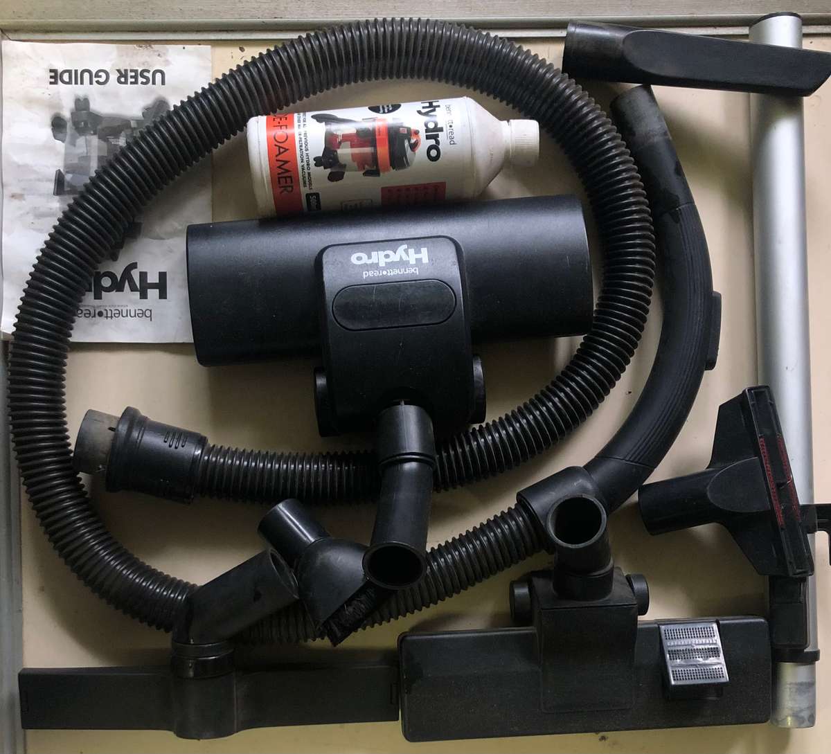 Vacuum cleaner - Benett & Read