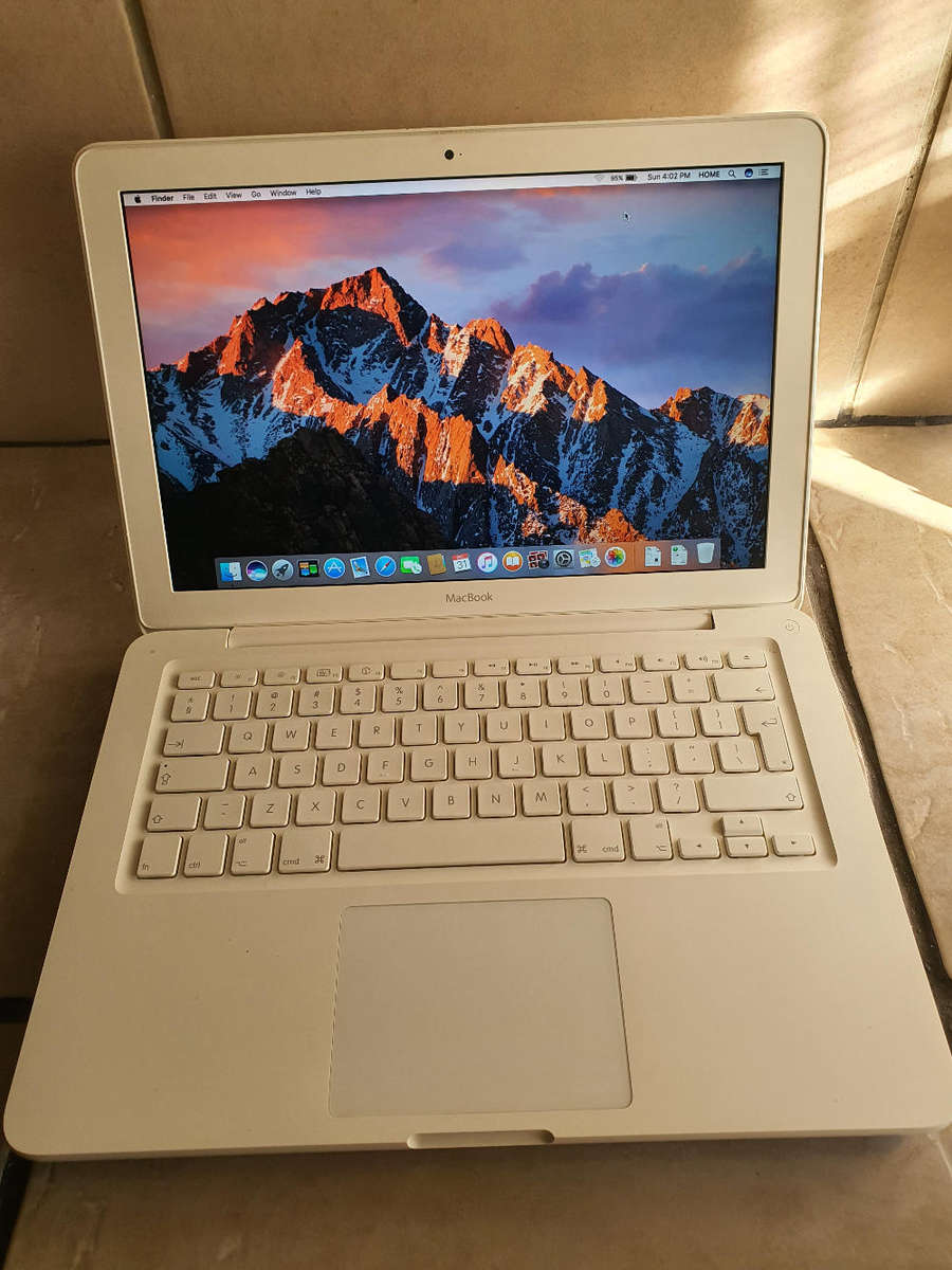 MACBOOK PRO 13INCH  DUAL CORE 2009 MODEL MACOS EL CAPITEN INSTALLED 4GB RAM 500GB