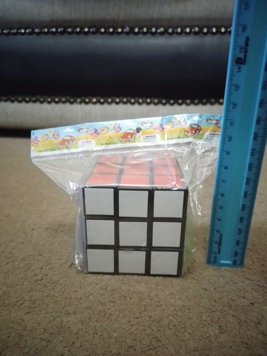 BRAND NEW STILL IN PACKAGING 3X3X3 CUBE