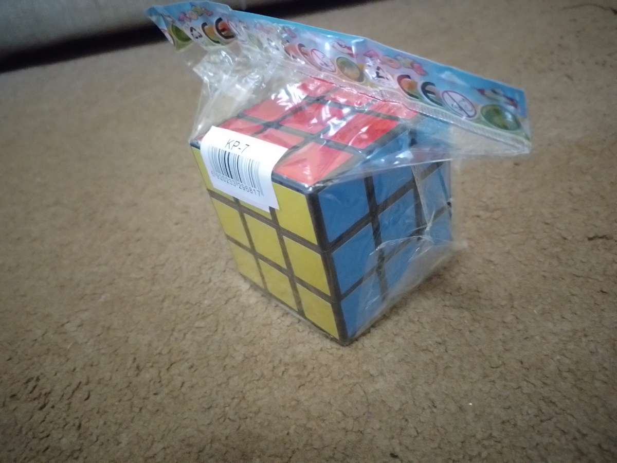 BRAND NEW STILL IN PACKAGING 3X3X3 CUBE