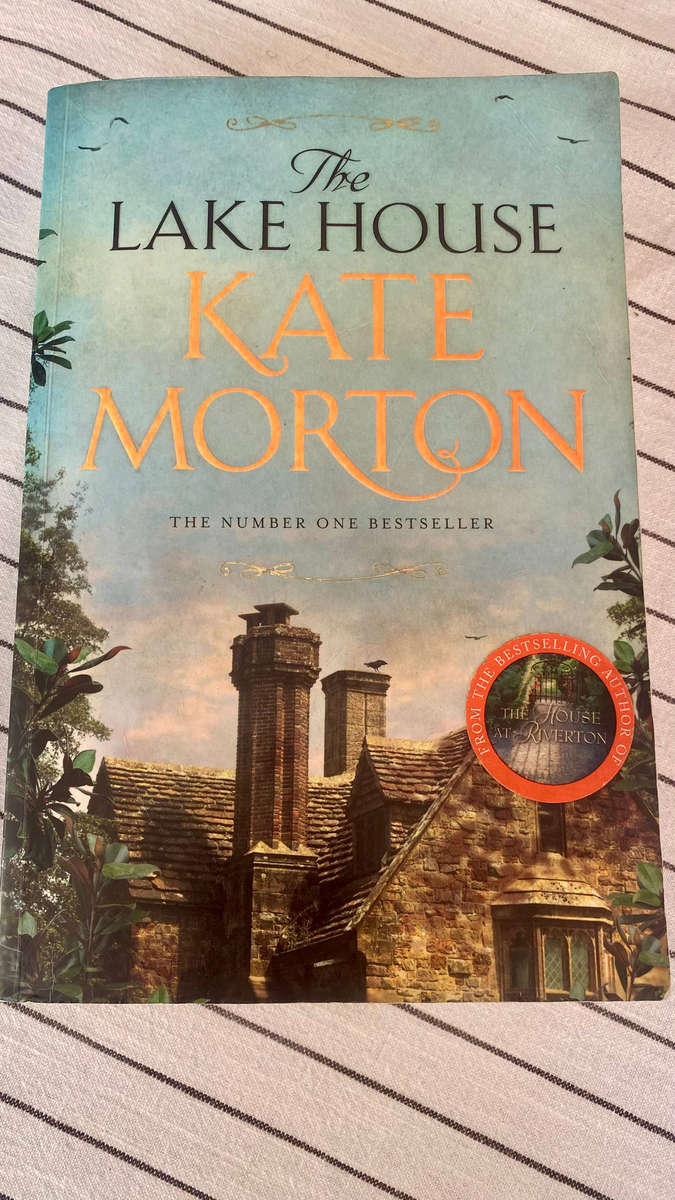 Book Club Favourites Book Bundle: Tom Lake by Ann Patchett & The Lake House by Kate Morton