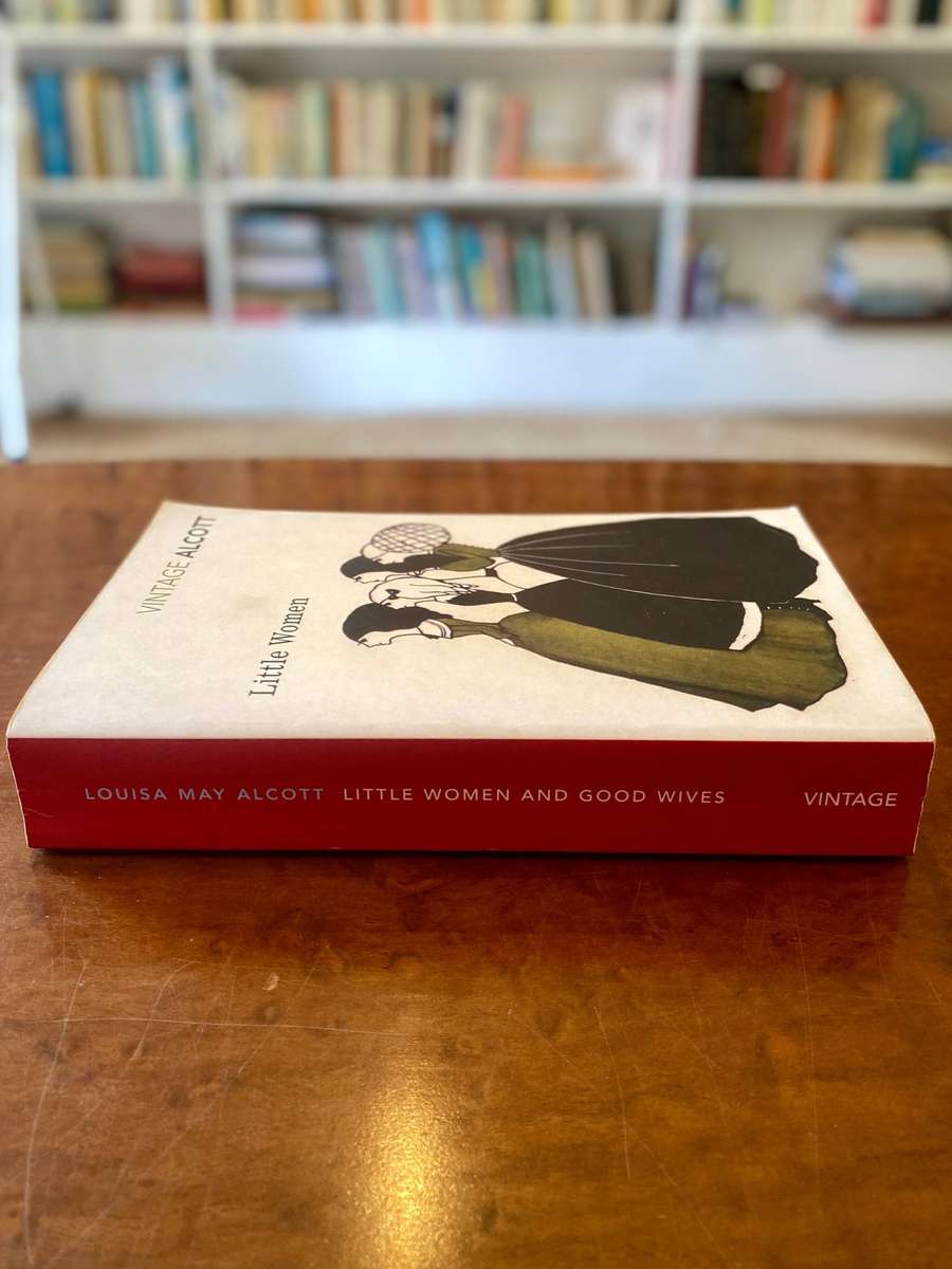 Little Women by Louisa May Alcott - Classic Literature Paperback