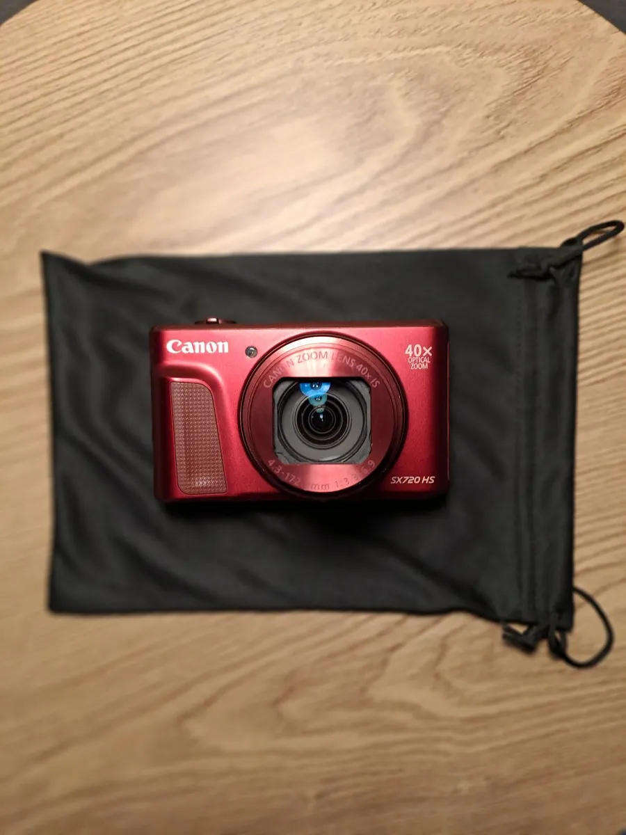 Canon PowerShot SX720HS Bundle