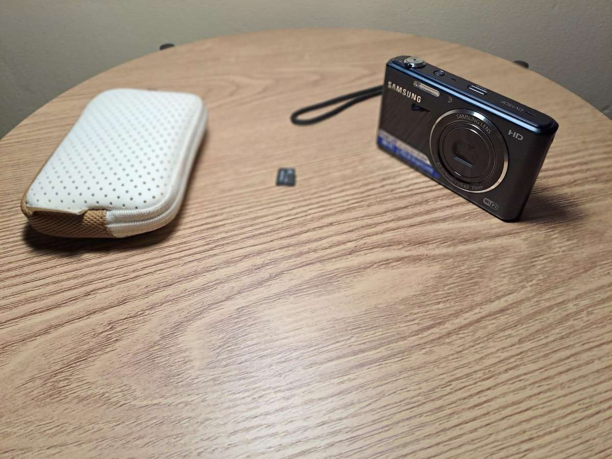 Samsung DV150 digital camera