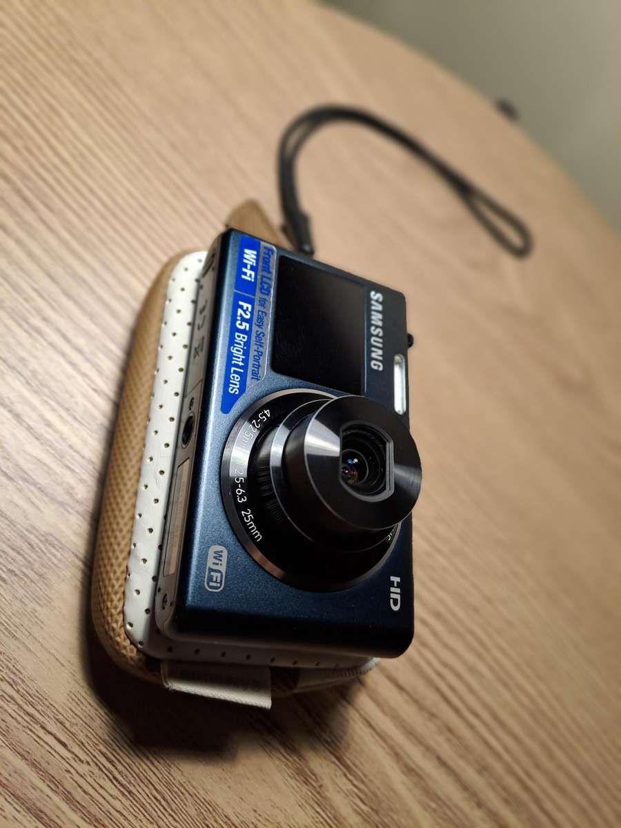 Samsung DV150 digital camera