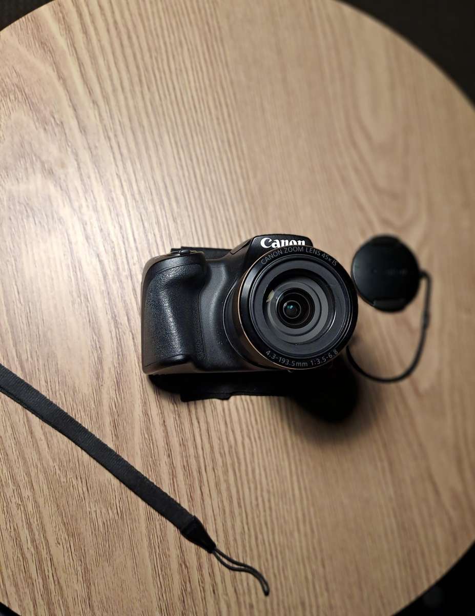 CANON SX430IS BRIDGE CAMERA (BASICALLY NEW)