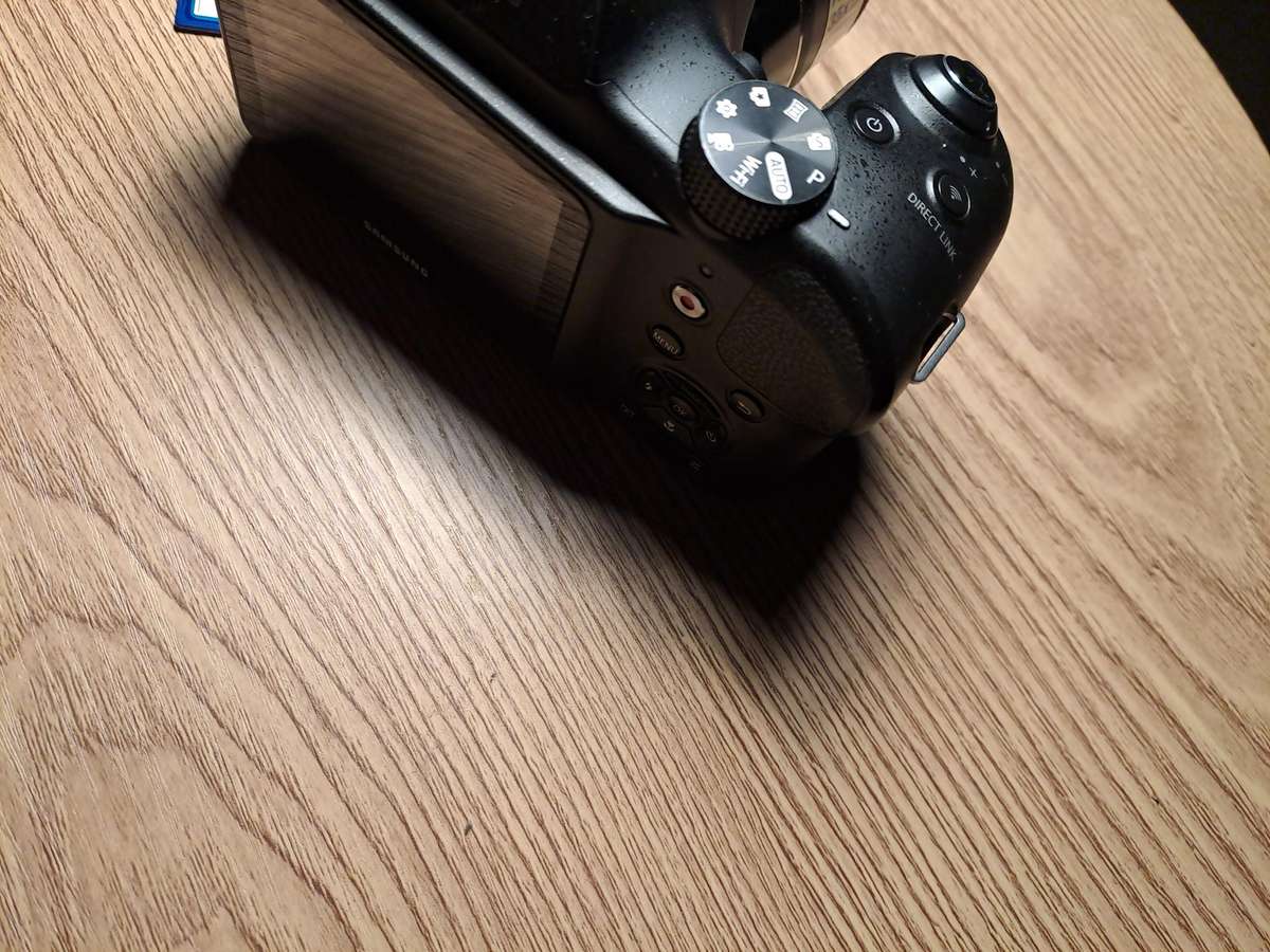 Samsung WB1100F BRIDGE CAMERA