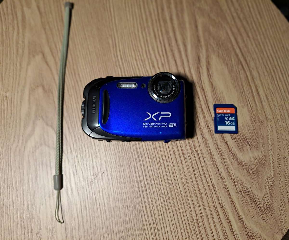 FUJIFILM FINEPIX XP70 RUGGED UNDERWATER DIGITAL CAMERA