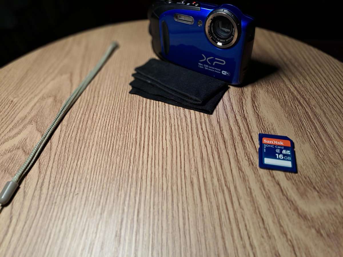 FUJIFILM FINEPIX XP70 RUGGED UNDERWATER DIGITAL CAMERA