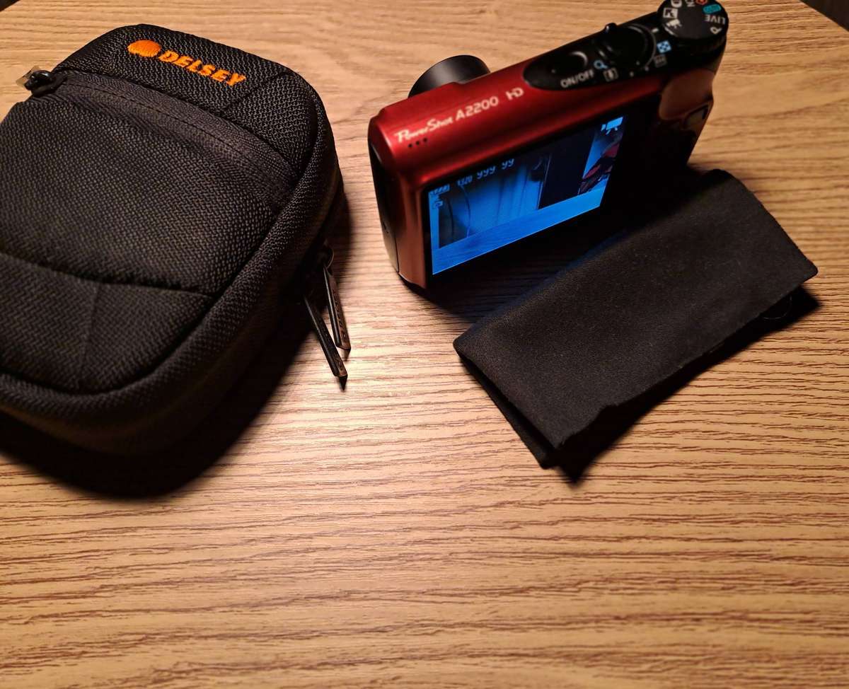 PRISTINE CANON POWERSHOT A2200 DIGITAL