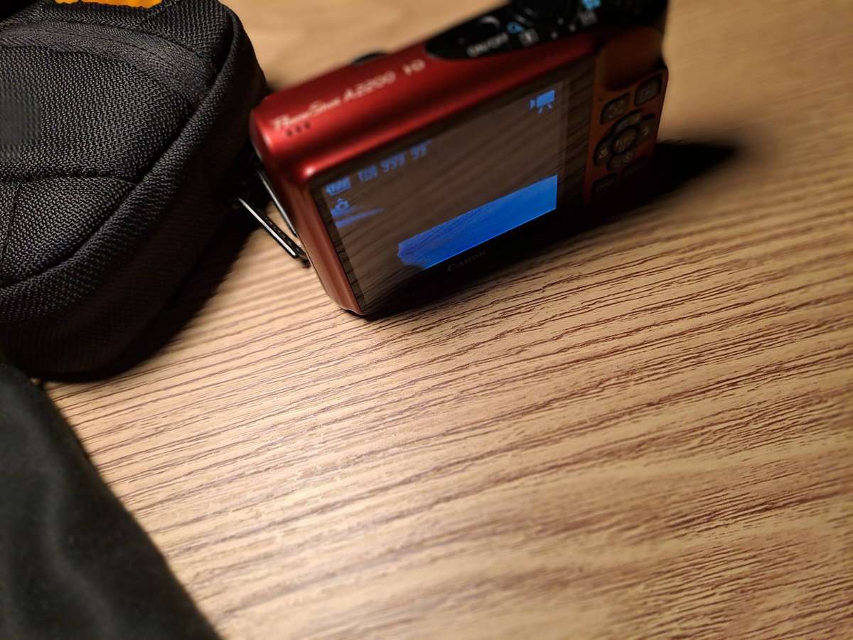 PRISTINE CANON POWERSHOT A2200 DIGITAL