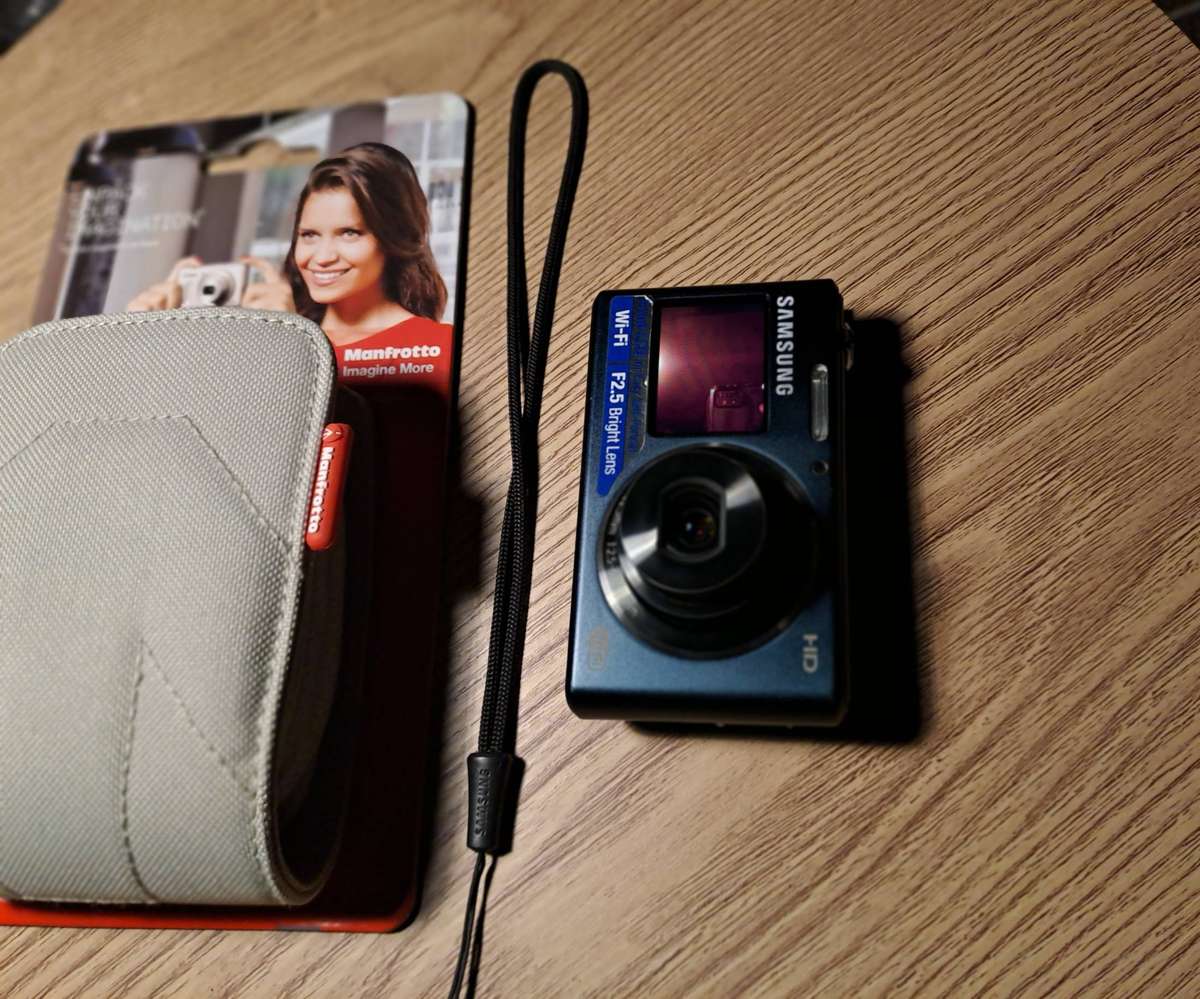 SAMSUNG DV150F DIGITAL CAMERA