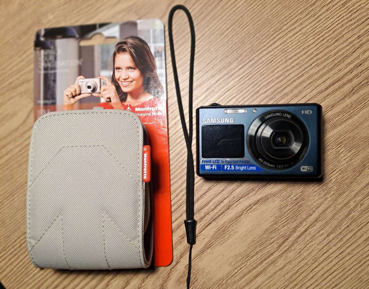 SAMSUNG DV150F DIGITAL CAMERA