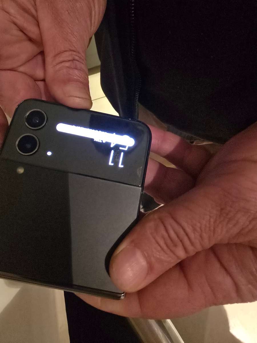 ZF4003 SAMSUNG Z FLIP 4 - SPARES OR REPAIRS