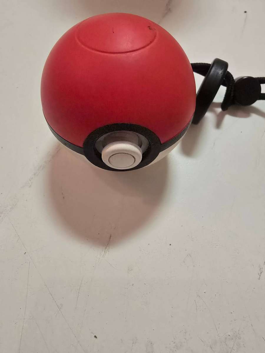 Poké Ball Plus  Nintendo Switch & Pokémon GO Accessory 
