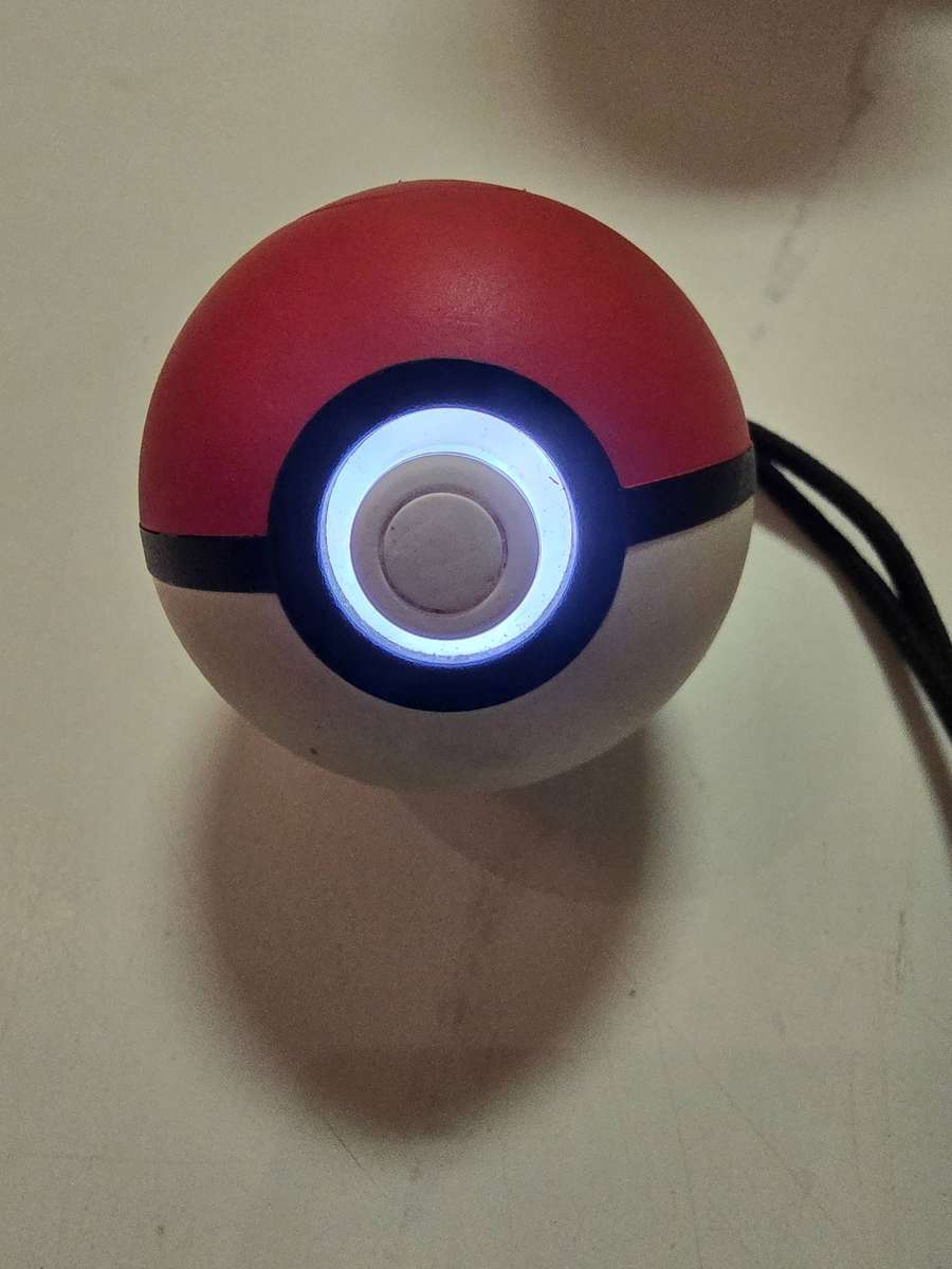 Poké Ball Plus  Nintendo Switch & Pokémon GO Accessory 