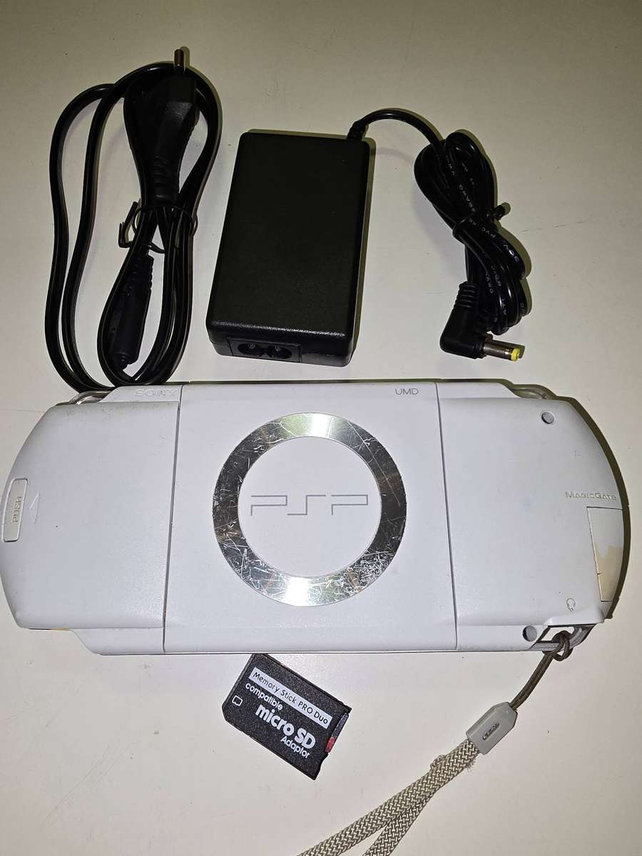 White PSP WITH CHARGER AND SanDisk 16GB Memory Stick PRO Duo