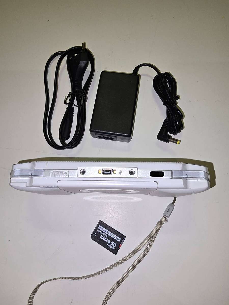 White PSP WITH CHARGER AND SanDisk 16GB Memory Stick PRO Duo