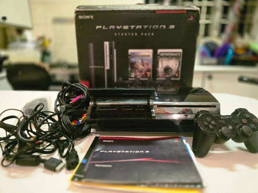 Early PS3 model with full backward compatibility (PS1 & PS2 support) with 4 USB PORTS Model CECHC04