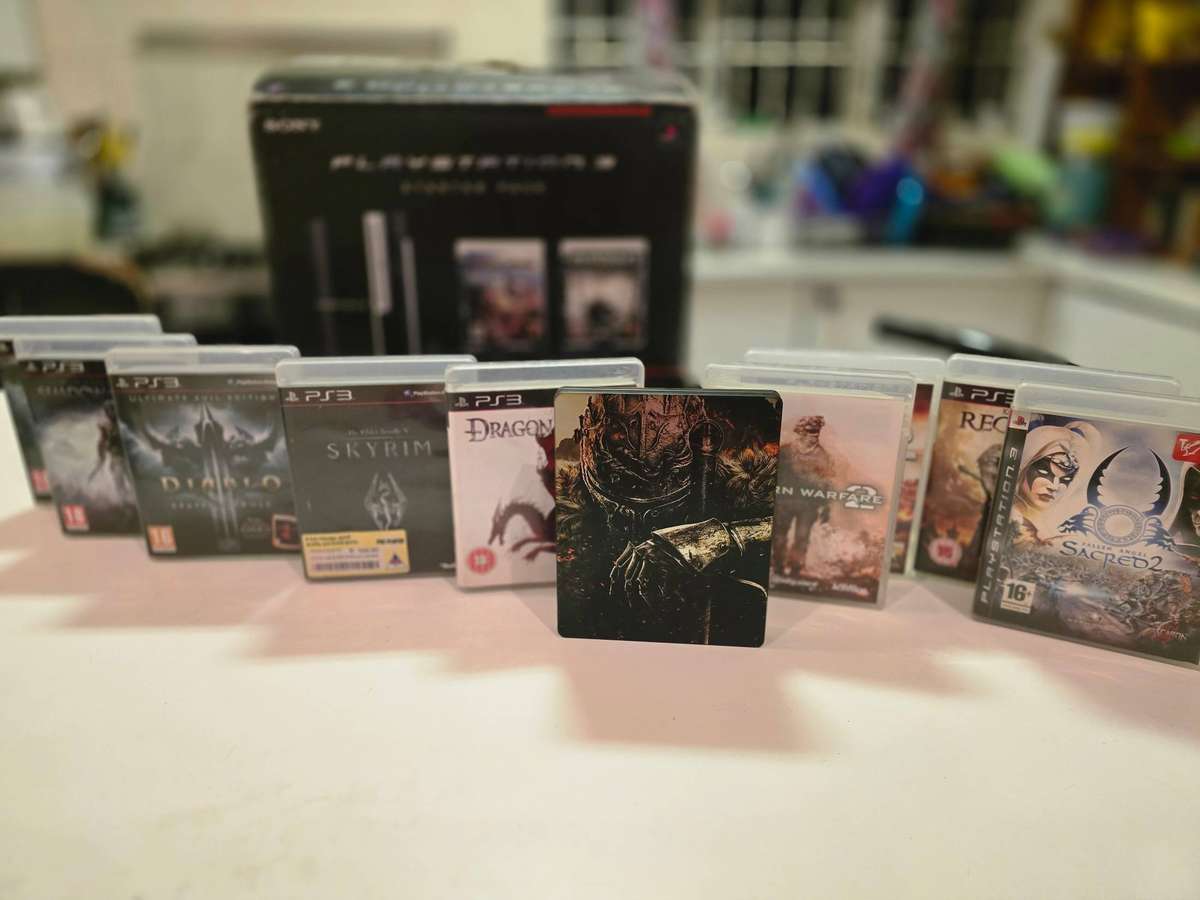 Early PS3 model with full backward compatibility (PS1 & PS2 support) with 4 USB PORTS Model CECHC04