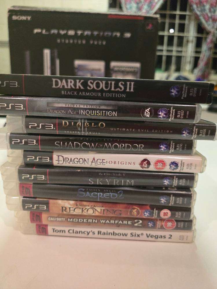 Early PS3 model with full backward compatibility (PS1 & PS2 support) with 4 USB PORTS Model CECHC04