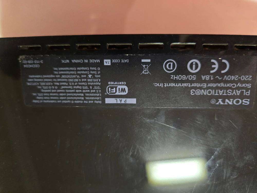Early PS3 model with full backward compatibility (PS1 & PS2 support) with 4 USB PORTS Model CECHC04