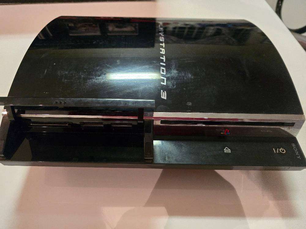 Early PS3 model with full backward compatibility (PS1 & PS2 support) with 4 USB PORTS Model CECHC04