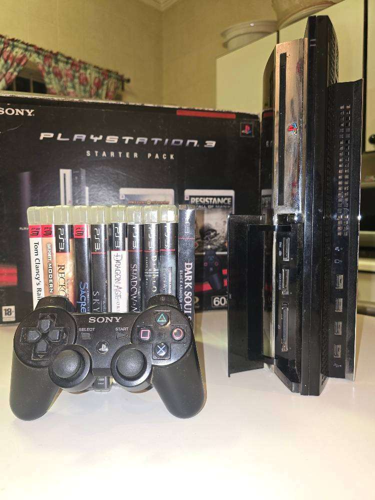 Early PS3 model with full backward compatibility (PS1 & PS2 support) with 4 USB PORTS Model CECHC04