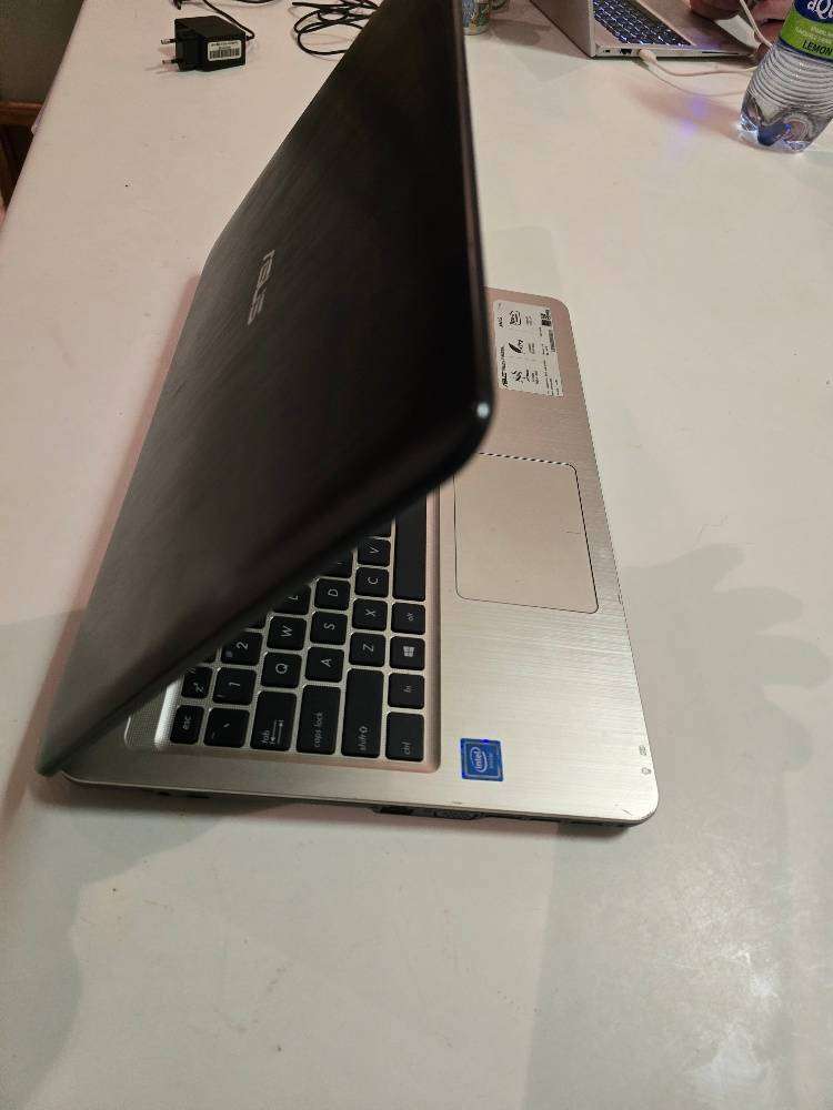 ASUS X540S WITH ORIGINAL CHARGER