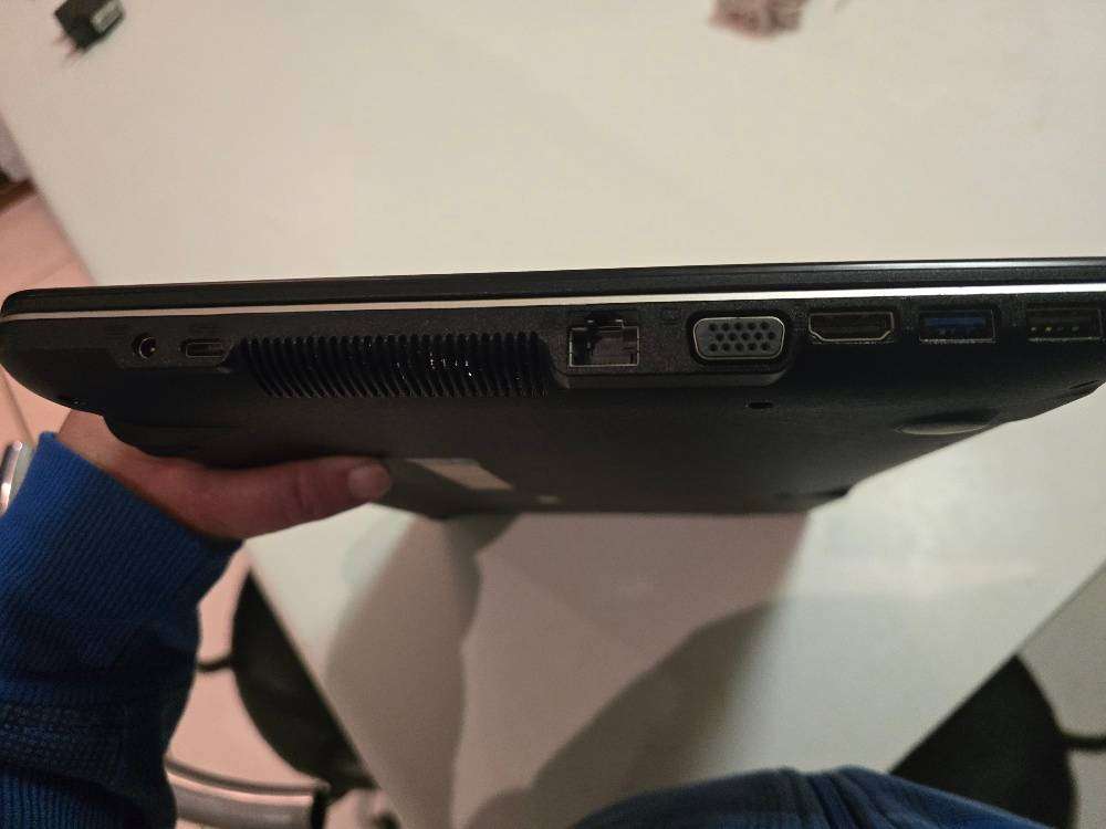 ASUS X540S WITH ORIGINAL CHARGER